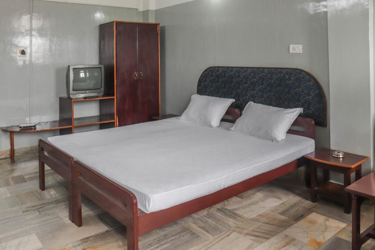 Spot On 49477 Hotel Galaxy Dimapur Ngoại thất bức ảnh